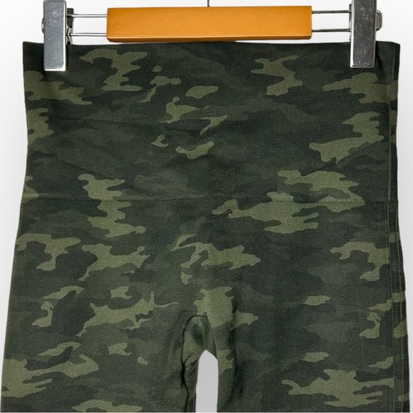 SPANX Look At Me Now Green Camo Seamless Leggings L - Picture 4 of 8